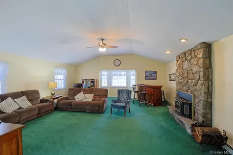 2 Eisenhower Court Hopewell Junction NY 12533