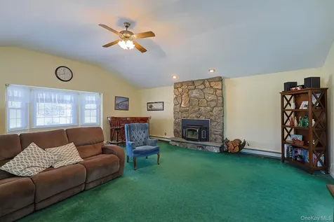 2 Eisenhower Court Hopewell Junction NY 12533