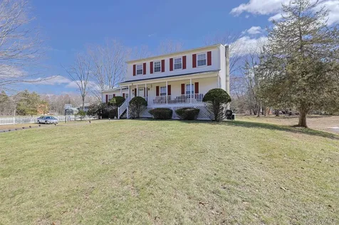2 Eisenhower Court Hopewell Junction NY 12533