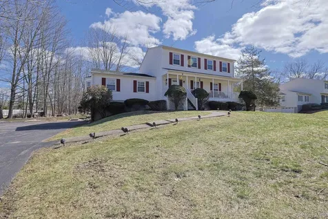 2 Eisenhower Court Hopewell Junction NY 12533