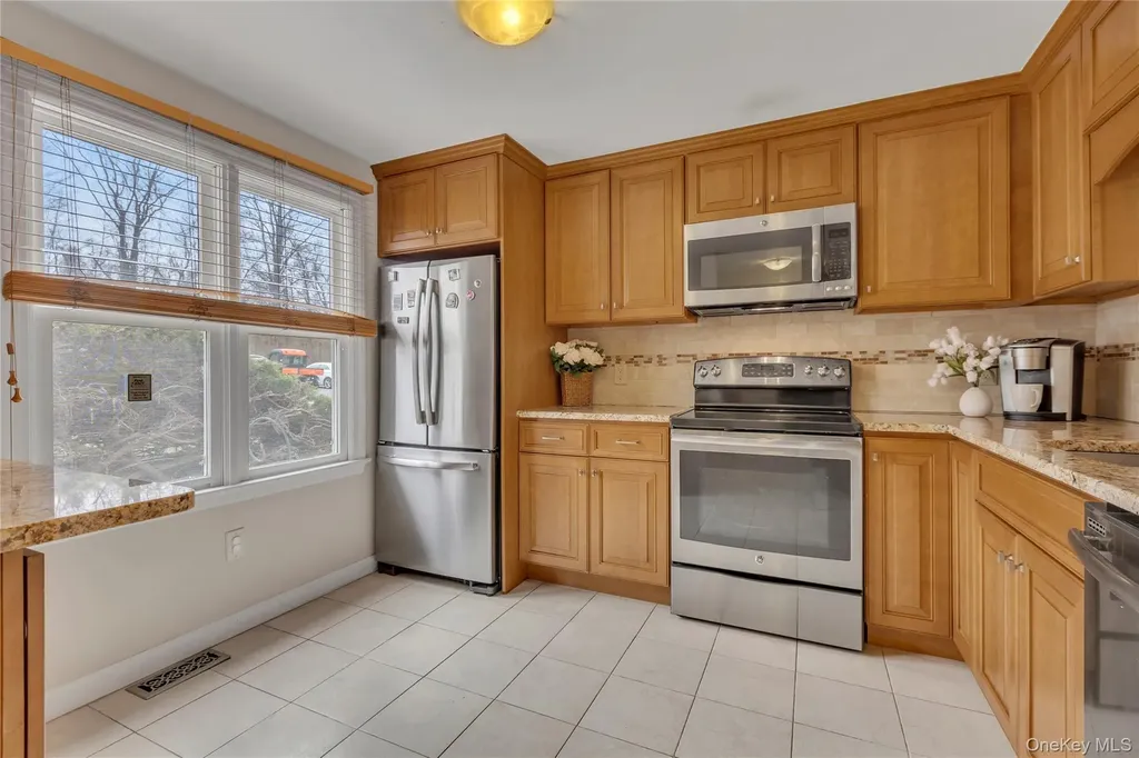 203 Williamsburg Drive Mahopac NY 10541