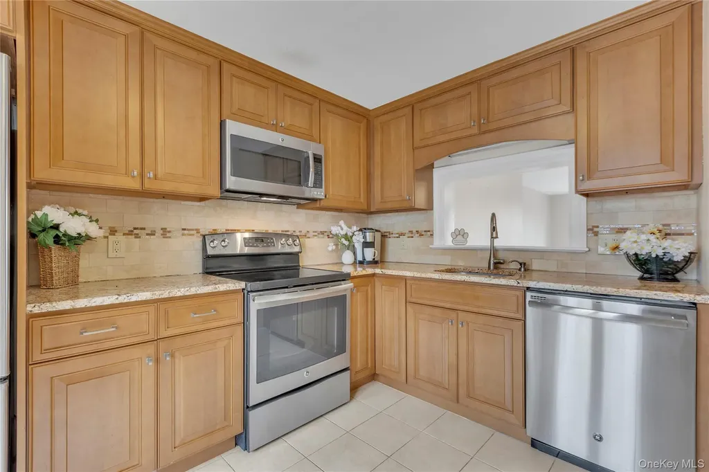 203 Williamsburg Drive Mahopac NY 10541