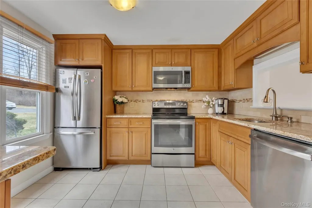 203 Williamsburg Drive Mahopac NY 10541
