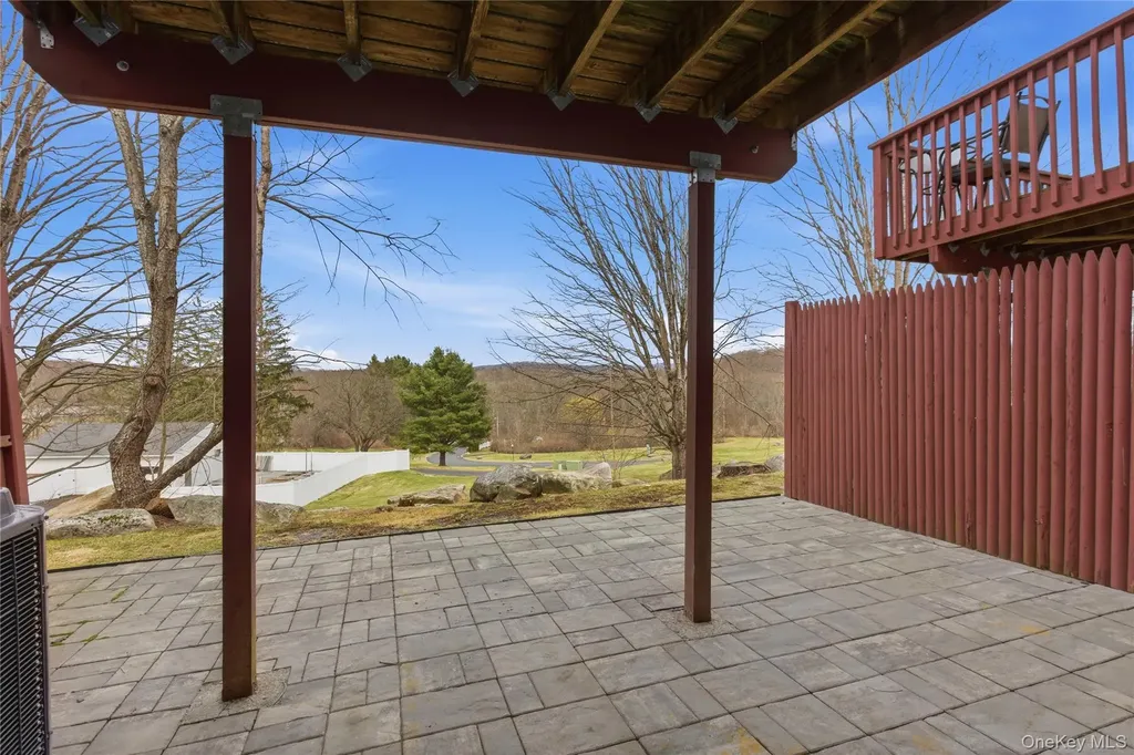 203 Williamsburg Drive Mahopac NY 10541