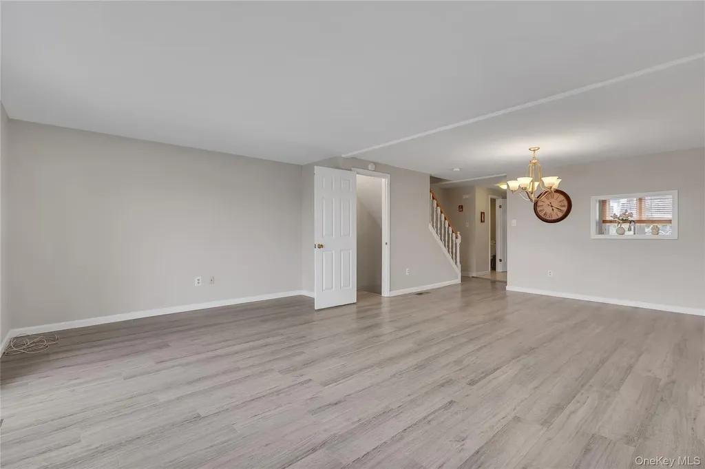 203 Williamsburg Drive Mahopac NY 10541