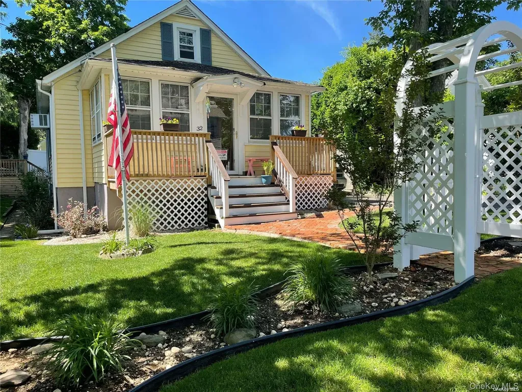 32 Neptune Road Rocky Point NY 11778