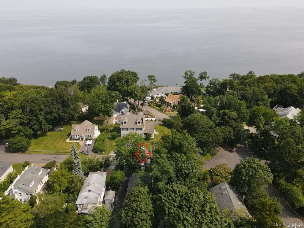 32 Neptune Road Rocky Point NY 11778