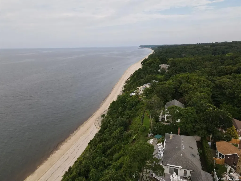 32 Neptune Road Rocky Point NY 11778
