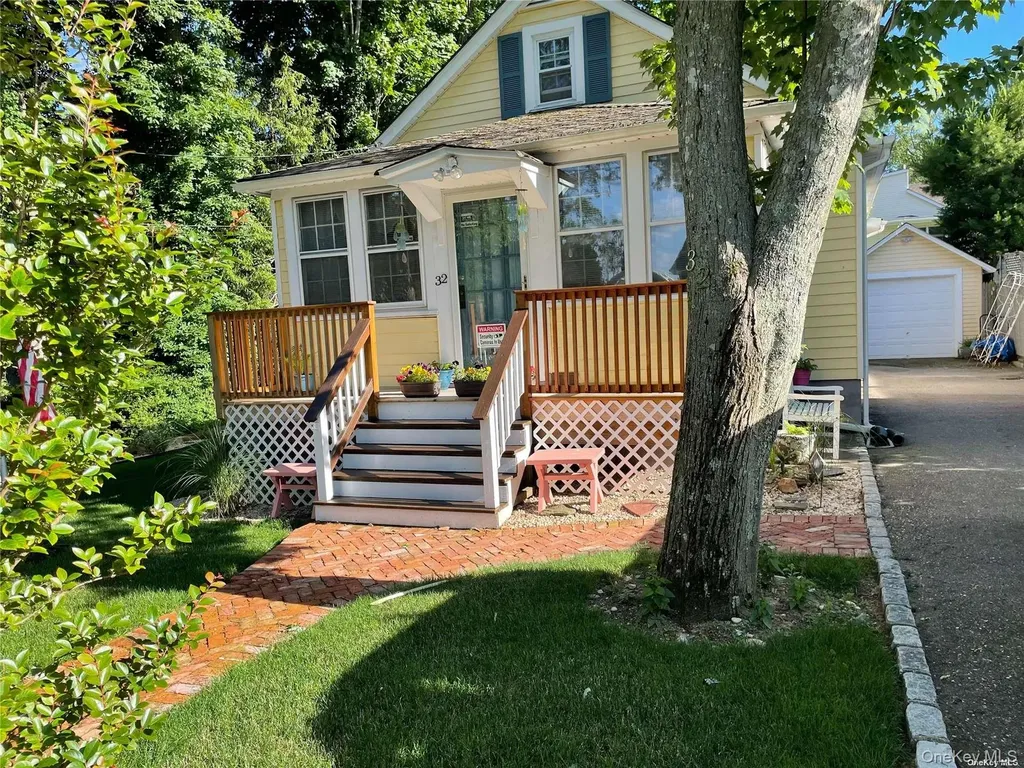 32 Neptune Road Rocky Point NY 11778
