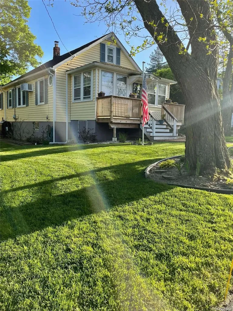 32 Neptune Road Rocky Point NY 11778