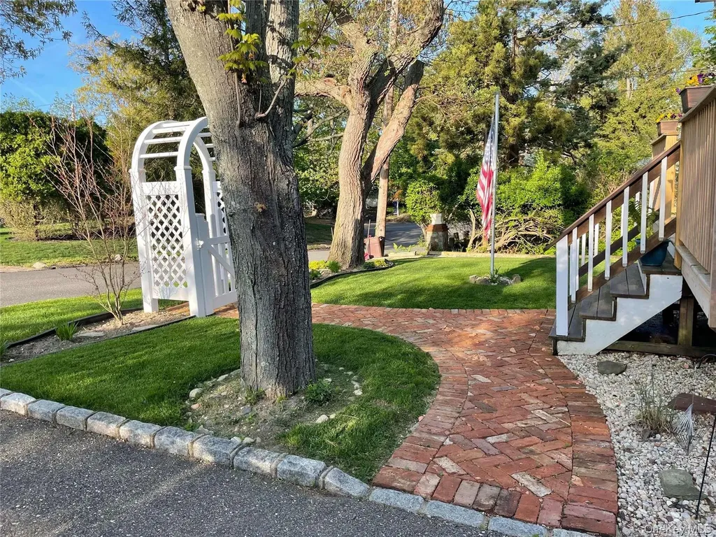 32 Neptune Road Rocky Point NY 11778