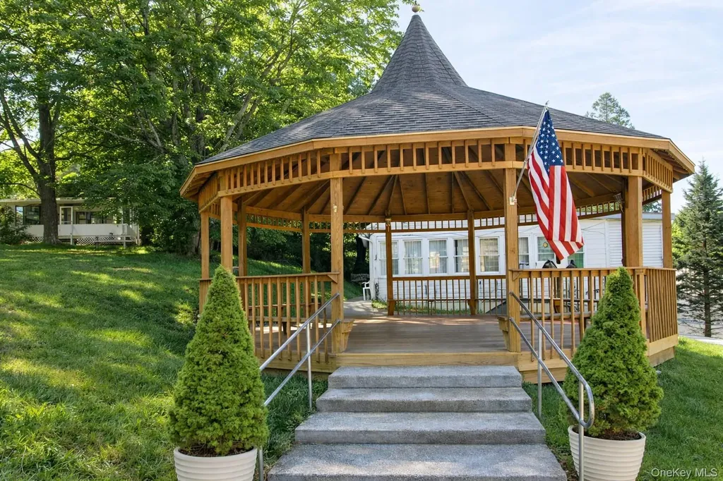 9 Solway Road Saugerties NY 12477