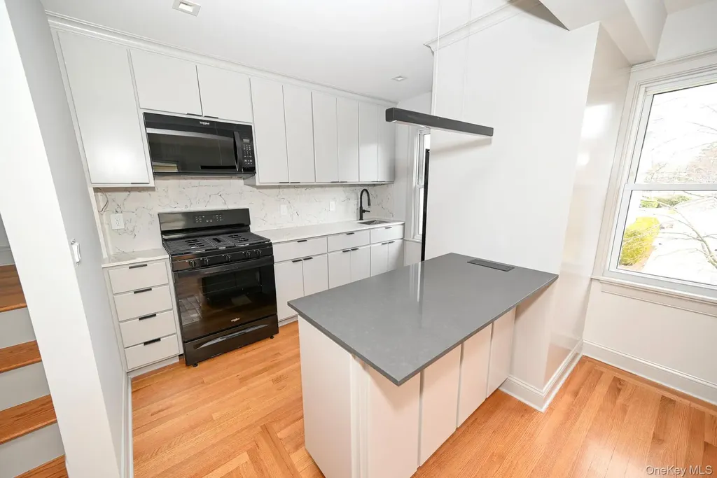 29 Everett Street Lynbrook NY 11563