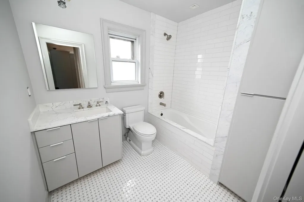 29 Everett Street Lynbrook NY 11563