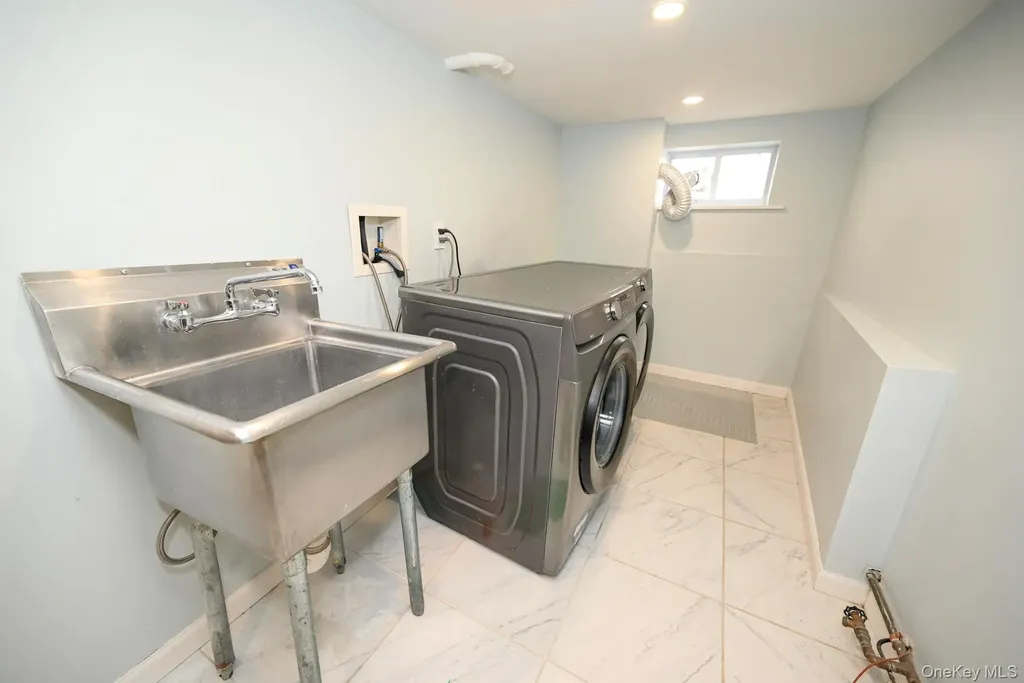 29 Everett Street Lynbrook NY 11563