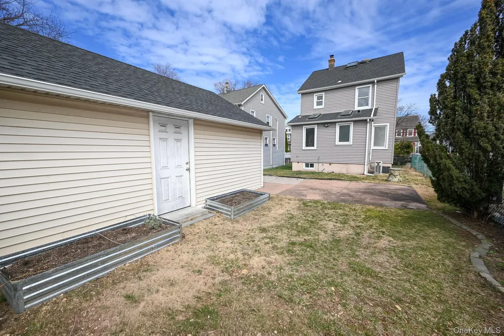 29 Everett Street Lynbrook NY 11563