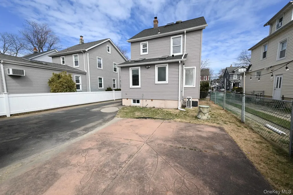 29 Everett Street Lynbrook NY 11563