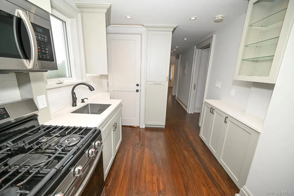 29 Everett Street Lynbrook NY 11563