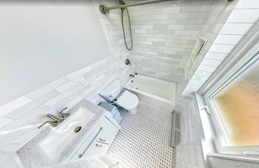 29 Everett Street Lynbrook NY 11563