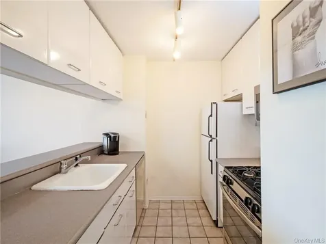 4 Martine Avenue White Plains NY 10606