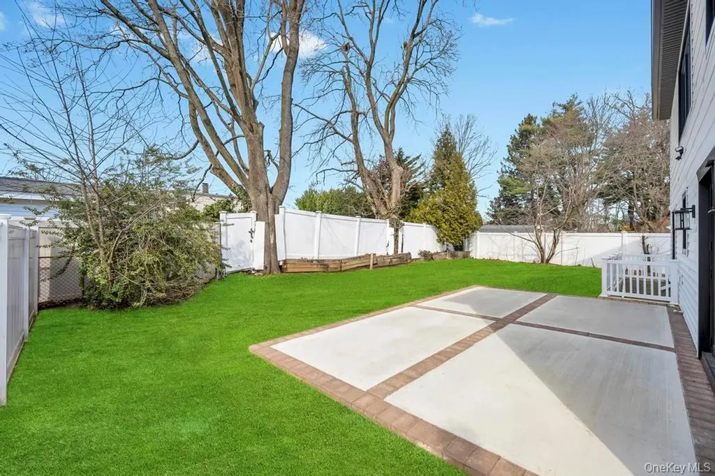 26 Fieldstone Drive Syosset NY 11791