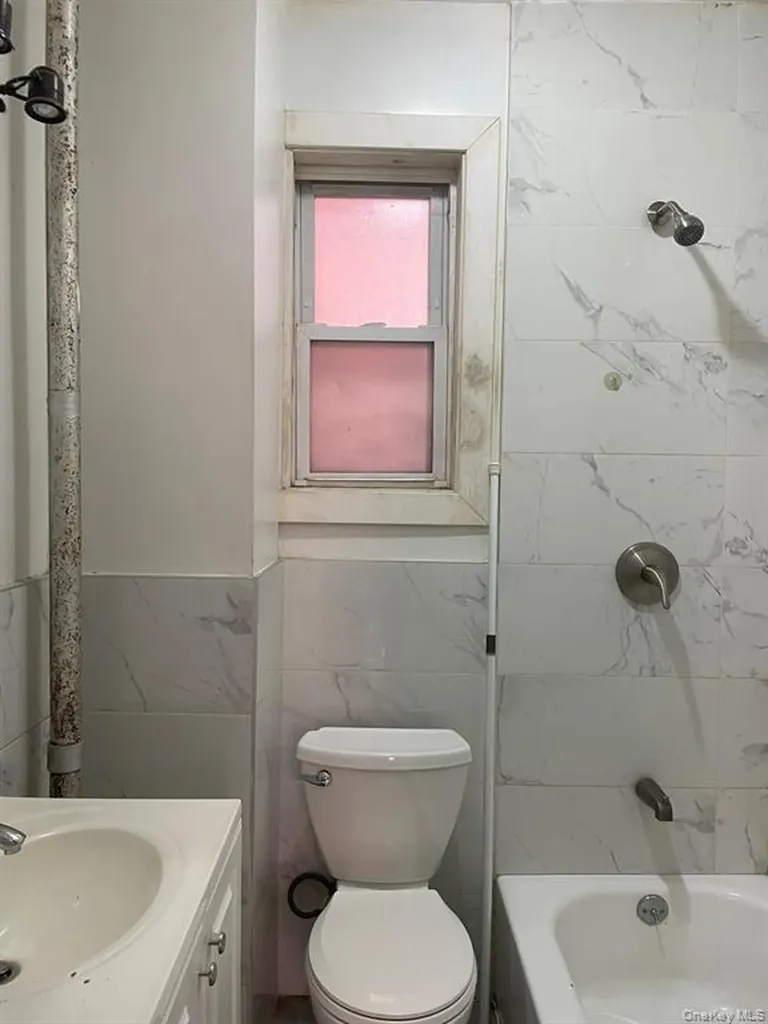 1038 E 224th Street Bronx NY 10466