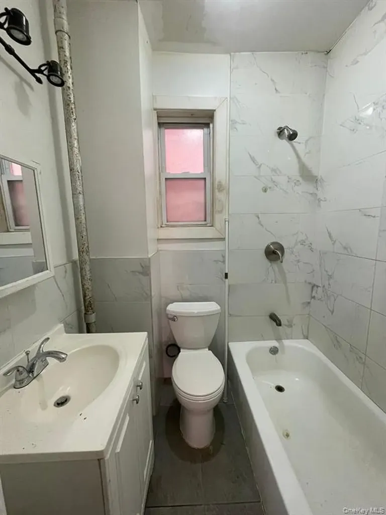 1038 E 224th Street Bronx NY 10466