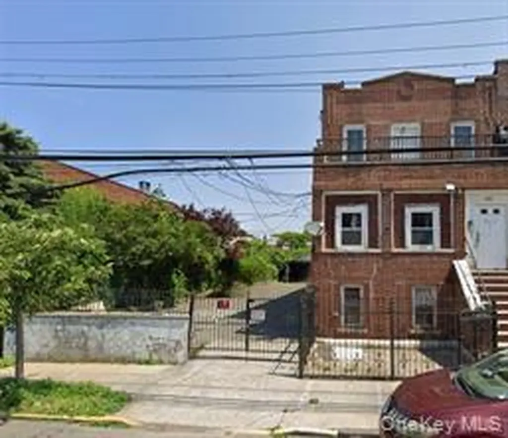 717 E 226th Street Bronx NY 10466