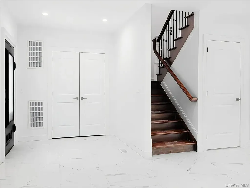 56 Jackson Avenue Mineola NY 11501