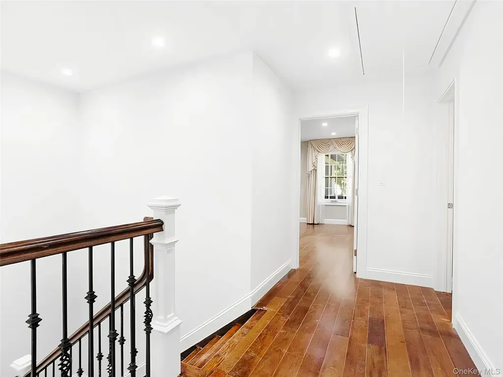 56 Jackson Avenue Mineola NY 11501