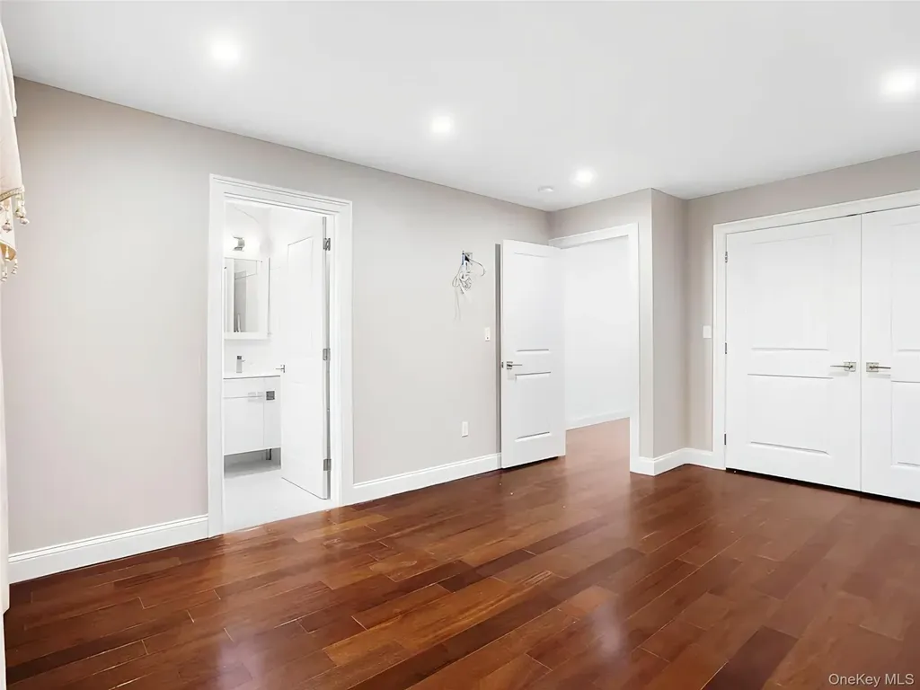 56 Jackson Avenue Mineola NY 11501