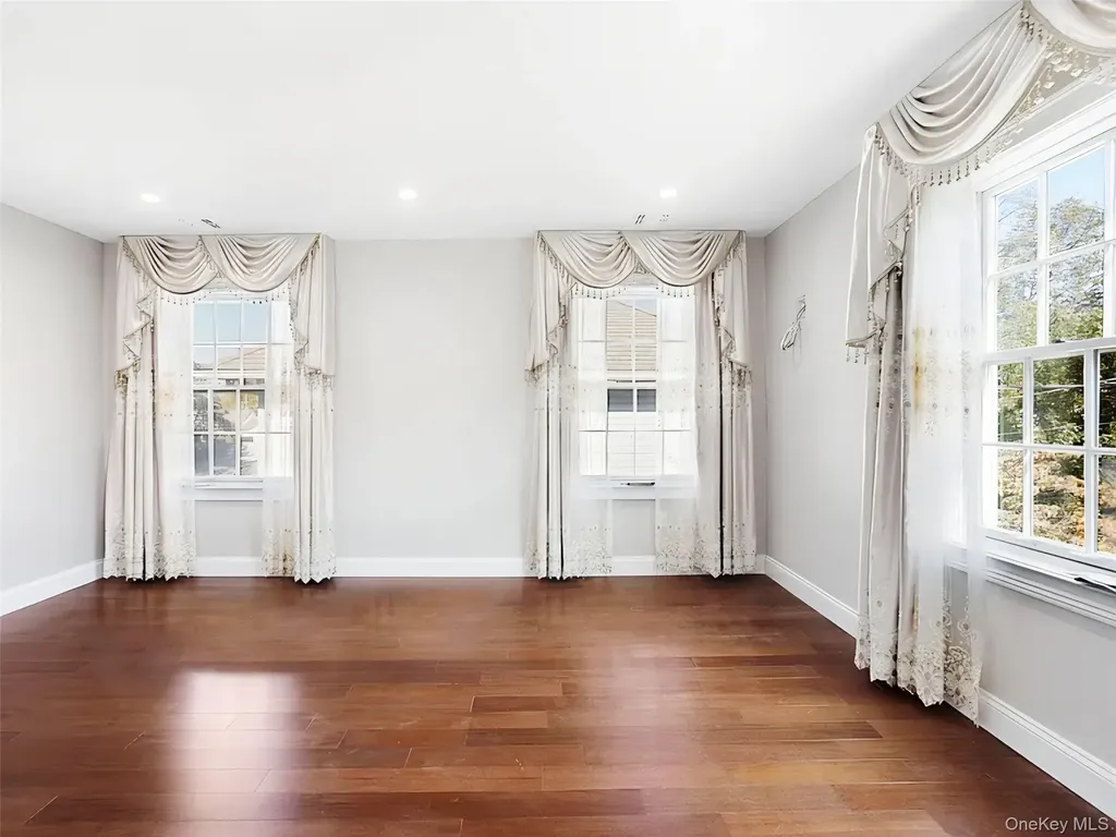 56 Jackson Avenue Mineola NY 11501