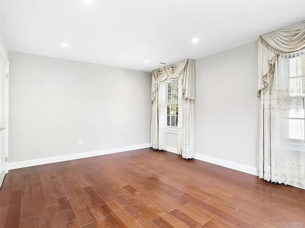 56 Jackson Avenue Mineola NY 11501