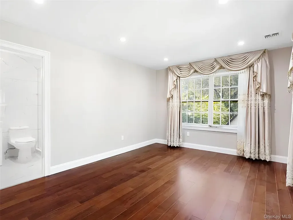 56 Jackson Avenue Mineola NY 11501