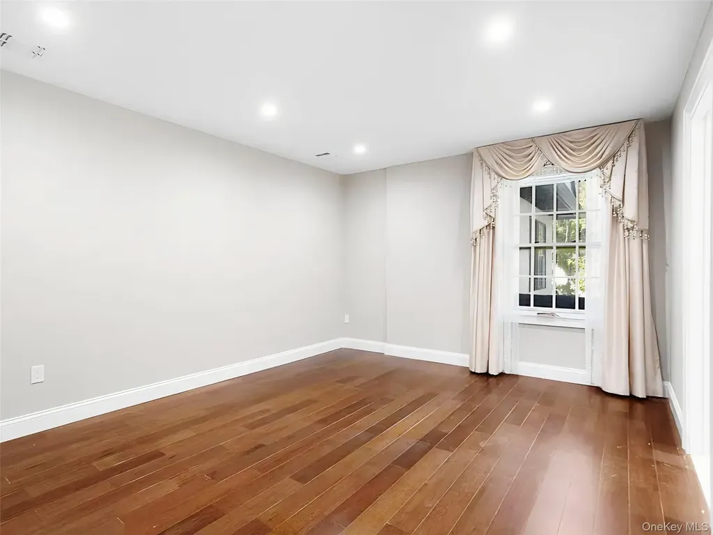 56 Jackson Avenue Mineola NY 11501