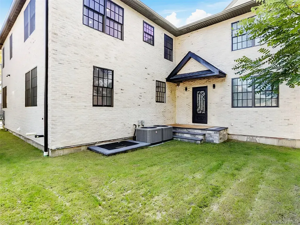 56 Jackson Avenue Mineola NY 11501