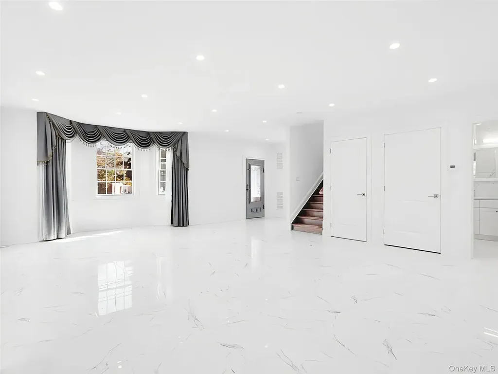 56 Jackson Avenue Mineola NY 11501