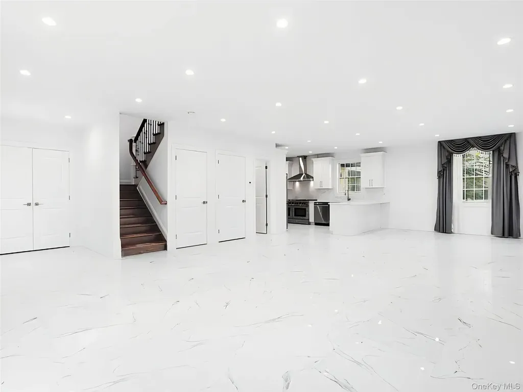 56 Jackson Avenue Mineola NY 11501