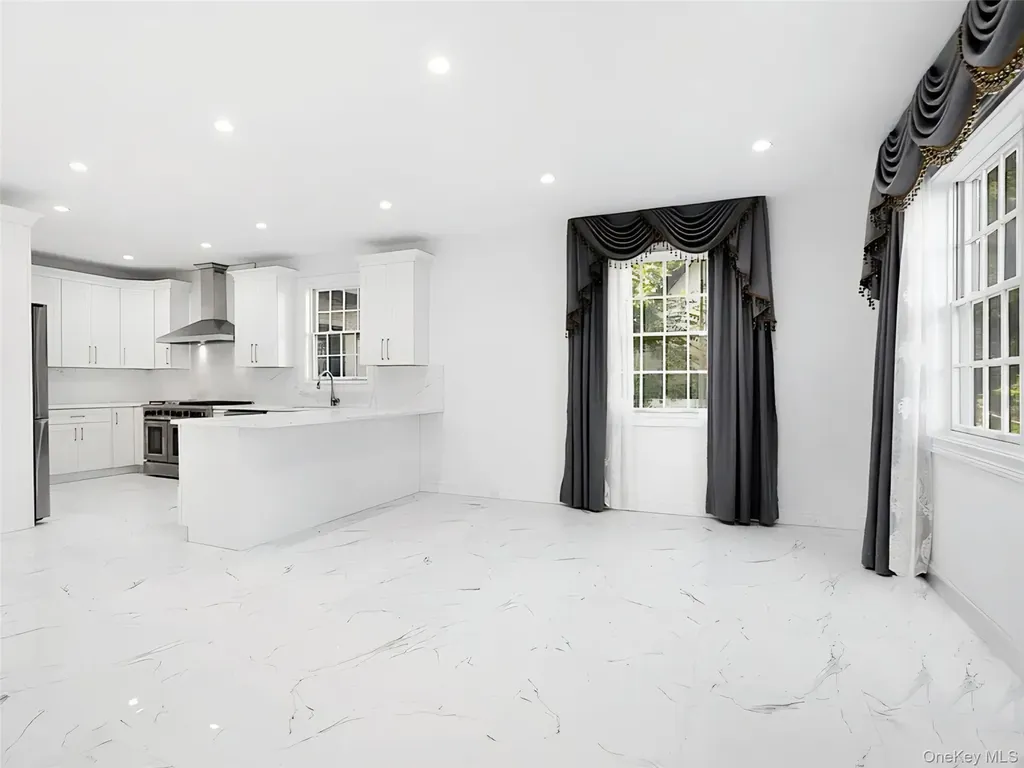 56 Jackson Avenue Mineola NY 11501