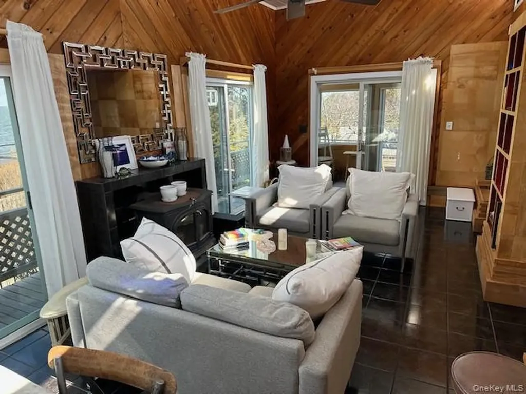 154 Doctors Walk Cherry Grove NY 11782