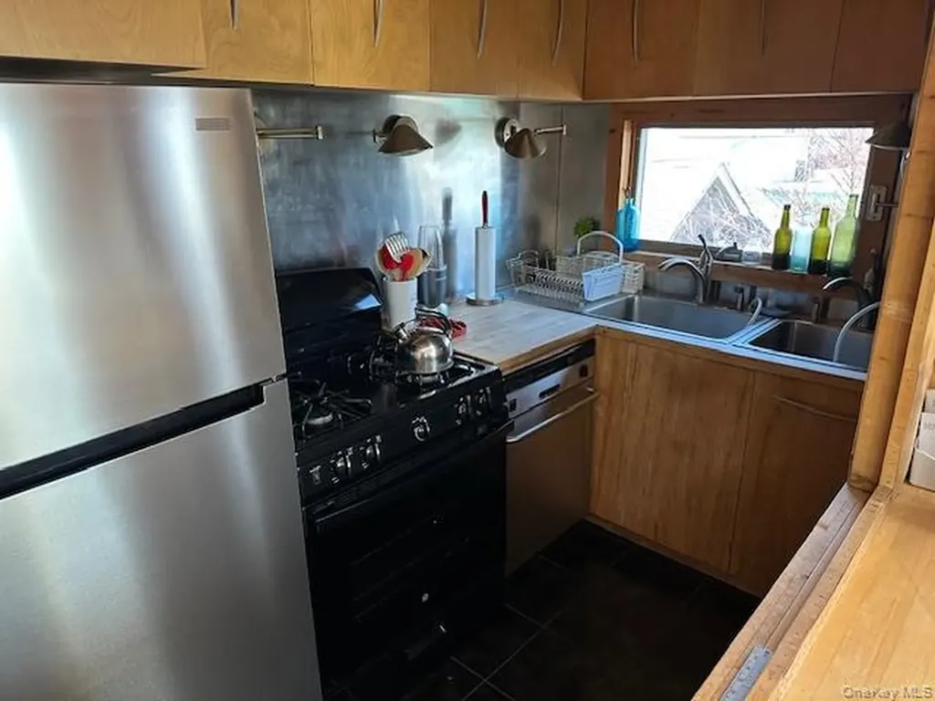 154 Doctors Walk Cherry Grove NY 11782