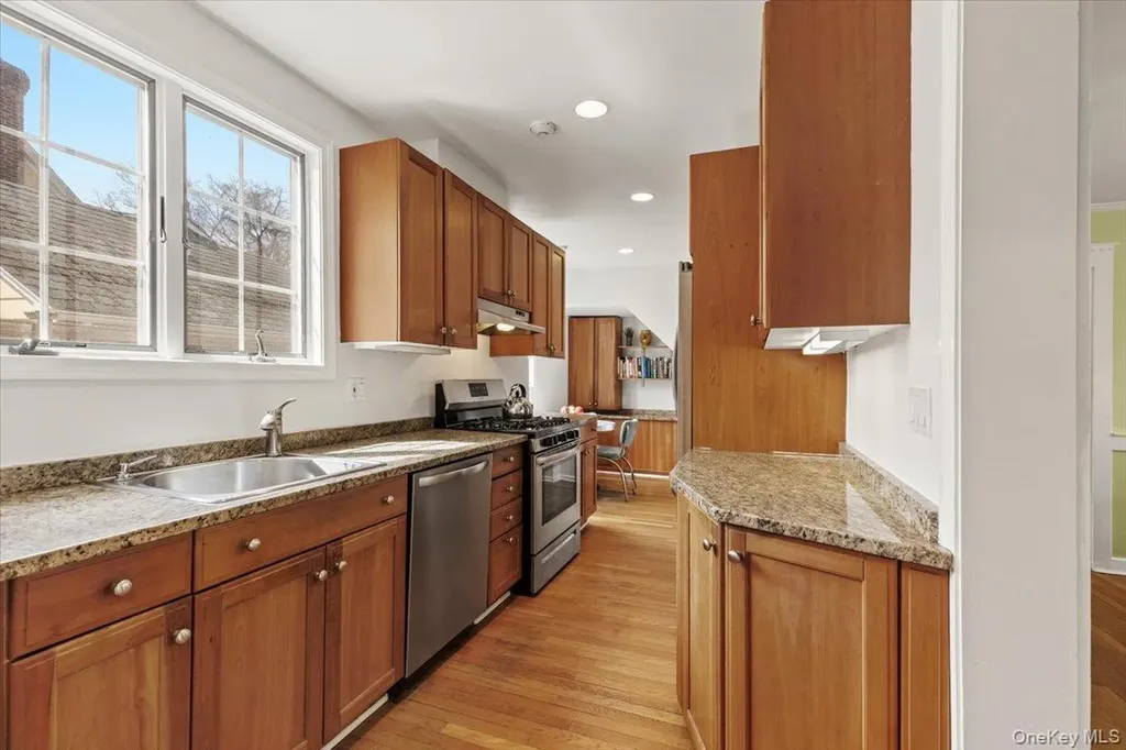 6 Walbrooke Circle Scarsdale NY 10583