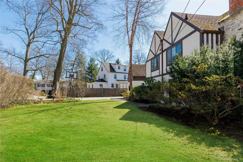 6 Walbrooke Circle Scarsdale NY 10583