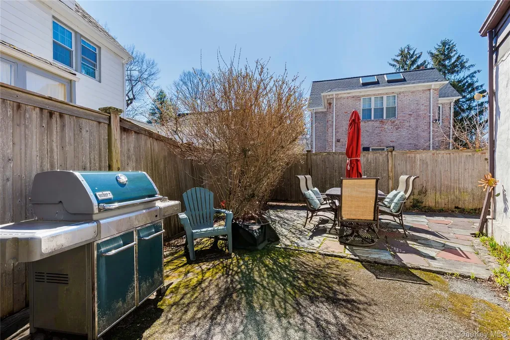 6 Walbrooke Circle Scarsdale NY 10583