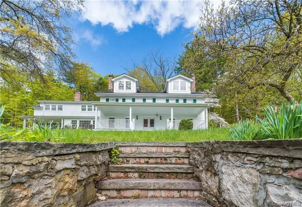 669 Mountain Road Middletown NY 10940