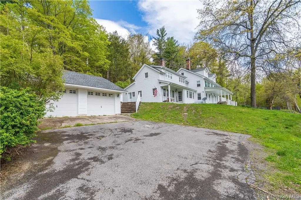 669 Mountain Road Middletown NY 10940