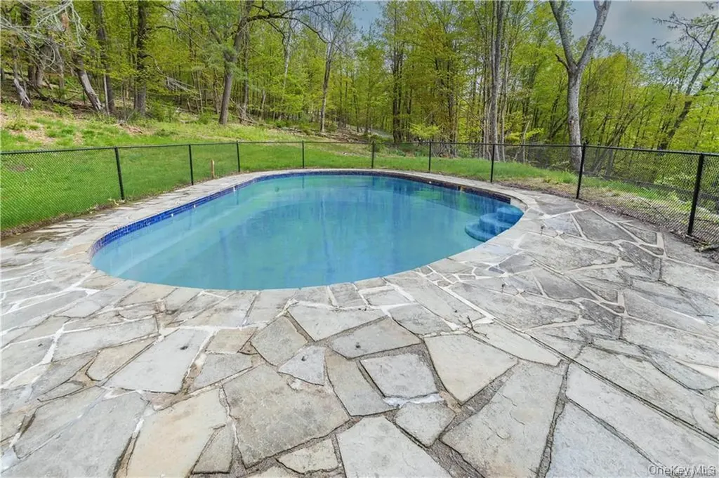 669 Mountain Road Middletown NY 10940