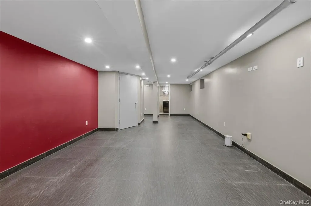 7535 60th Place Glendale NY 11385