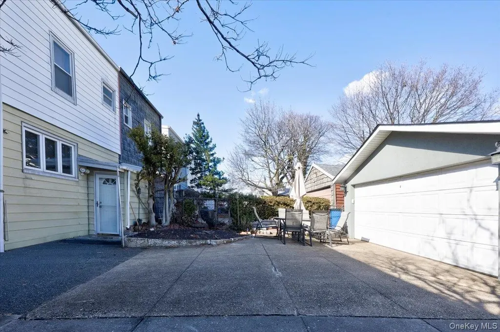7535 60th Place Glendale NY 11385
