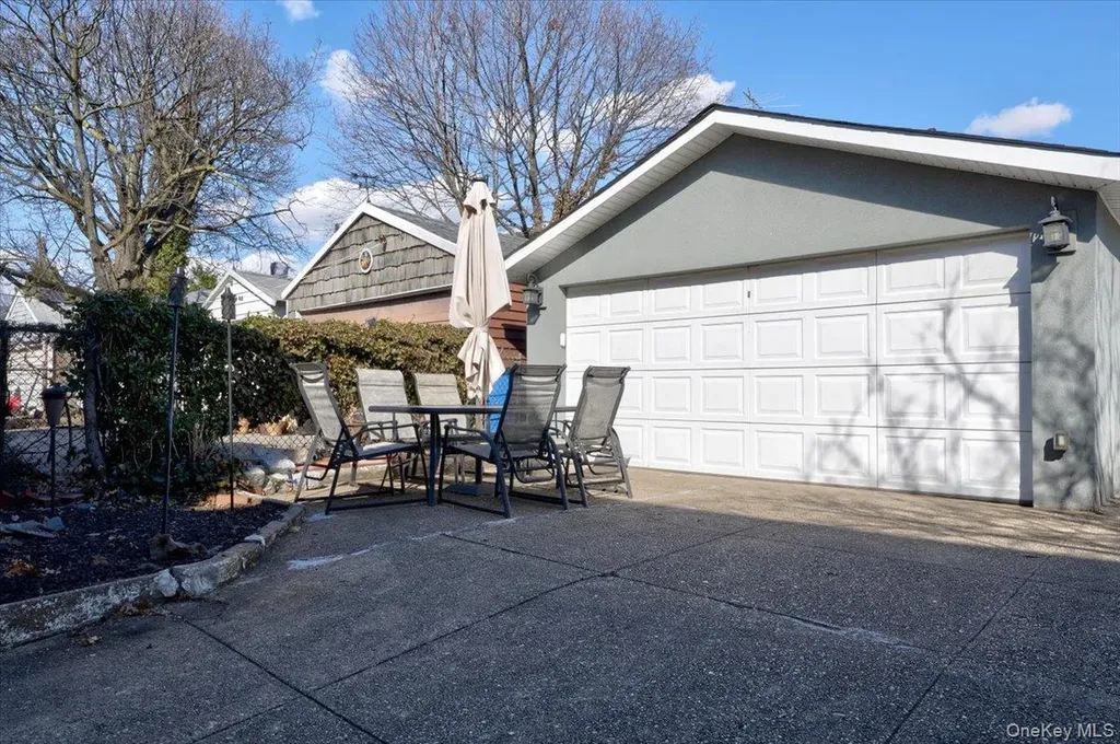 7535 60th Place Glendale NY 11385